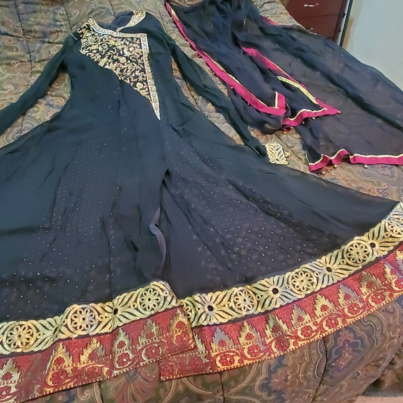 Pakistani/ Indian Black Party Dress-preowned (Medium) - Picture 8 of 12